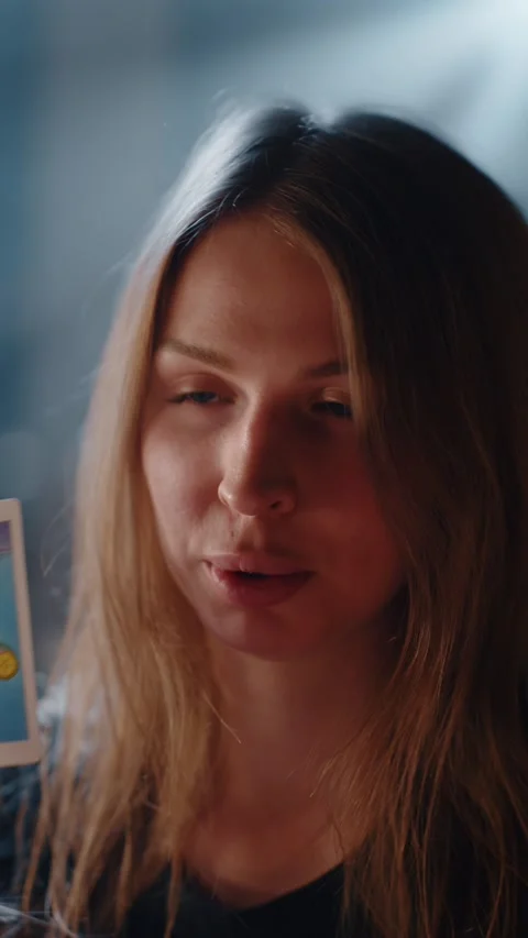 Fortune teller explaining tarot card meaning Video stock 316825294