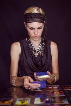 Fortune teller forecasting the future with tarot cards Stock-Fotos