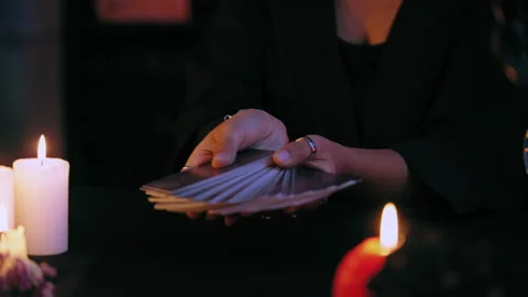 Fortune-teller holding out tarot cards, ready to predict client's future, oracle Vídeos de archivo 201331065