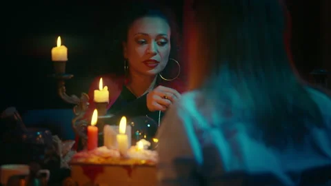 Fortune-teller interpreting tarot cards results, predicting future for customers Stock Footage 170818233