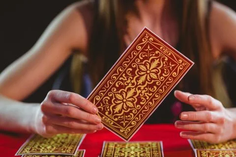Fortune teller using tarot cards Stock-Fotos
