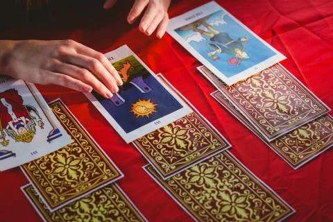 Fortune teller using tarot cards Stock-Fotos