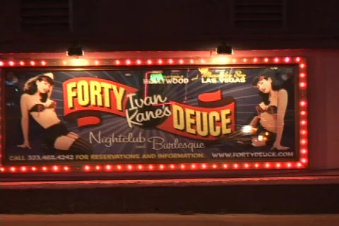 Forty Deuce sign 動画素材 589112