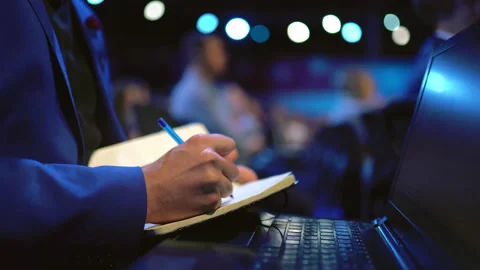 Forum audience crowd student write notepad closeup. Business men writing speech. Video stock 139313527