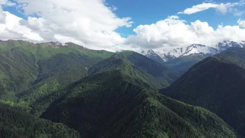 Forward Aerial Flight Over Caucasus Mountain Range, Svaneti, Georgia, 4K Vídeos de archivo 339739514