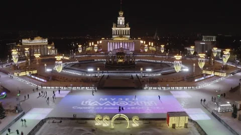 Forward and rising drone flight over winter alley and pavilion Vidéo 322186427
