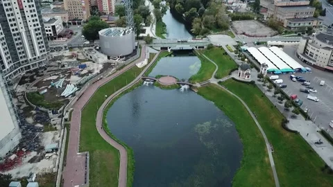 Forward drone descent above river and park Stockbeeldmateriaal 324633309