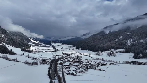 Forward Drone Flight Over Snow-Covered Village of Maiern in Val Ridanna Vídeo Stock 336427242