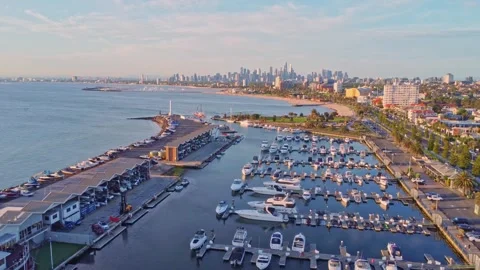 Forward Drone Flight Over St Kilda Marina With Melbourne Skyline 스톡 동영상 321783227