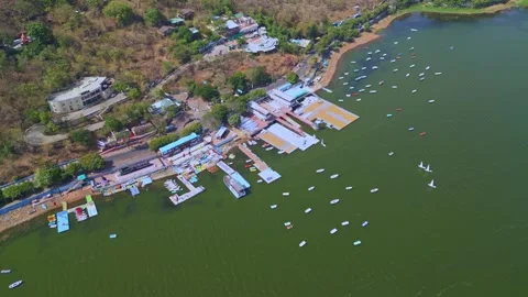 Forward Drone Flight Toward Boat Club on Upper Lake Bhopal 库存影片 336847212