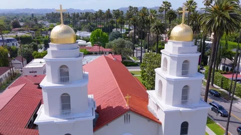 Forward Drone Flyover of All Saints Church in Beverly Hills, Los Angeles May 15 Vidéo 309754210