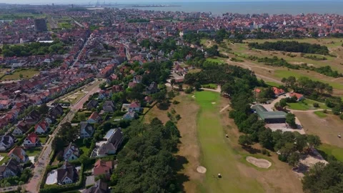 Forward Drone Over Knokke Golf Course &amp; Villas | FlyLens 4K Stockbeeldmateriaal 310406687
