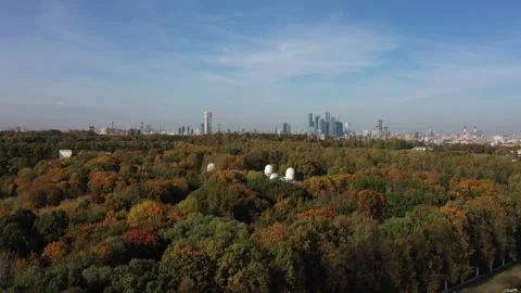 Forward drone view over autumn forest and observatory Vidéo 324876007