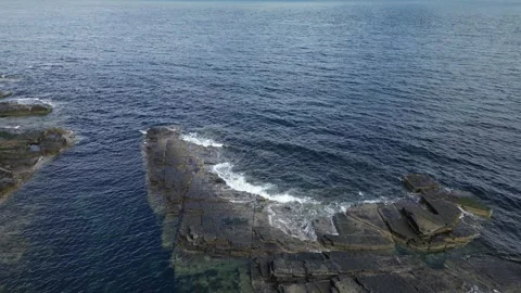 Forward flight toward rocky coast 動画素材 334382976