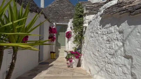 Forward Moving View Through Traditional Trulli Alley in Alberobello, Italy 스톡 동영상 337800879