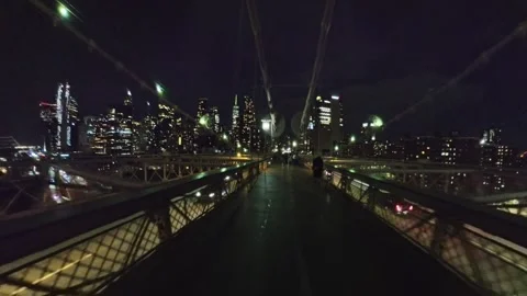 Forward POV Crossing Brooklyn Bridge at Night With Traffic Movement Vídeos de archivo 332567476