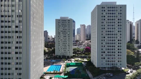 Forward tracking drone shot on a beautiful sunny day with a clear blue sky Vídeo Stock 341670450