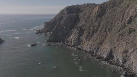 Forward tracking drone toward hillside Vídeos de archivo 336792065