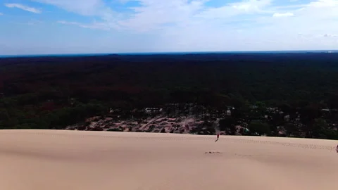 Forward tracking revealing dune foreground then forest overall, La Teste-de-Buch Stock Footage 332065293