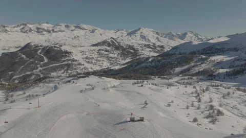 Forward tracking ski slope with mountain Video stock 345801979