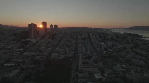 Forward tracking sunset view with sun through skyscrapers in San Francisco Stock Footage 336793251