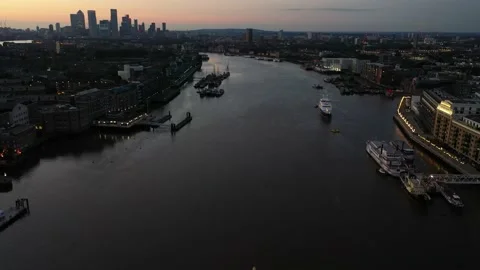 Forwards fly above Thames river before sunrise Stock-Footage 157429918