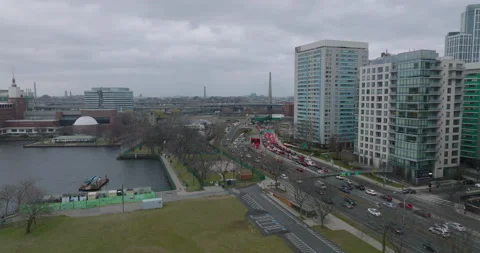 Forwards fly along busy multilane road in city. Queue of cars stopping at Video stock 184123421