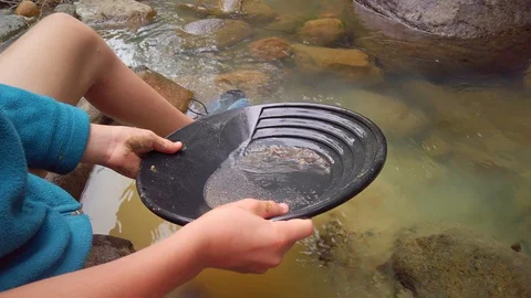 Fossicking for gold in a creek Stock-Footage 129016908