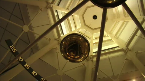 Foucalt pendulum  Stockbeeldmateriaal 620094