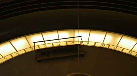 Foucault Pendulum swings demonstrating planet Earth's rotation 動画素材 51929234