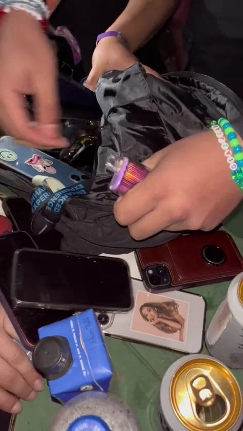 Found Backpack Full Of Phones, San Bernardino, California, USA - 25 Mar 2022 Vidéo 268057677