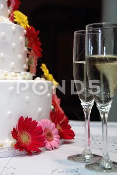 Foundant wedding day cake with two champagne flutes Stock Photos