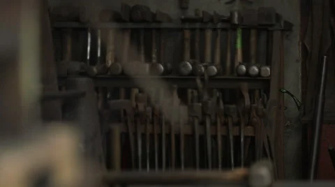 Foundry Tools Moving In To The Furnace Vidéo 40342539