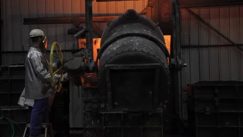 Foundry worker using a ladle Stock Footage 231496716