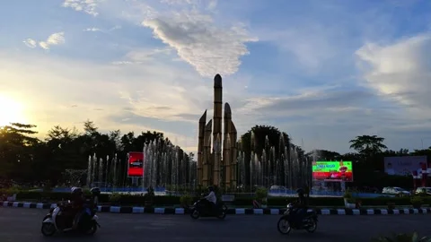 Fountain and Monument at Sunset with Cloudy Sky Background Stock Footage 309843639