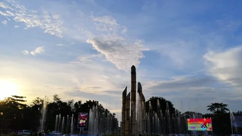Fountain and Monument at Sunset with Cloudy Sky Background Stock Footage 309843804