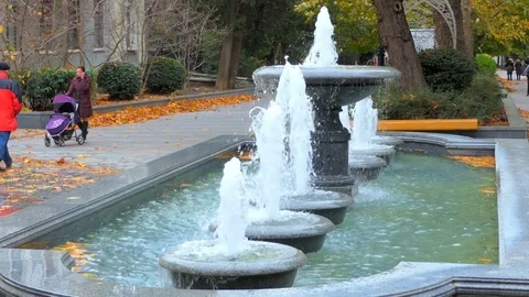 Fountain and wind Video stock 83686594