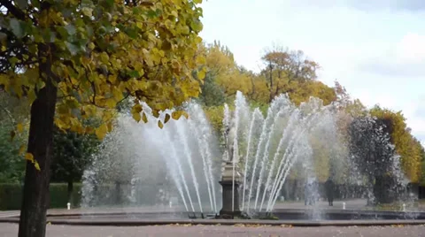 Fountain in autumn Stock Footage 38380283