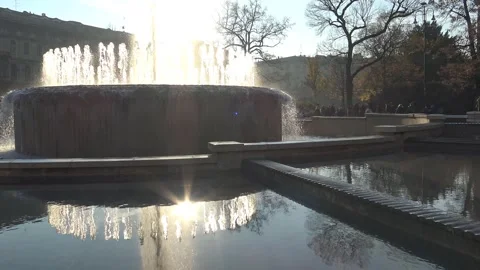 Fountain in backlight in front of Castello Sforzesco Видео 144943666