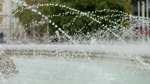 Fountain in the center of Budapest, shot in macro mode, slow motion Stockbeeldmateriaal 220650141