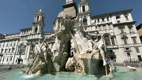 The fountain of the four rivers designed by Bernini in Piazza Navona, Rome Stock-Footage 135273462