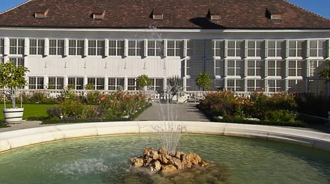 Fountain in front of baroque orangery 動画素材 31284337
