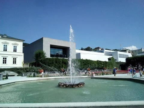 Fountain in front of a building Foto stock