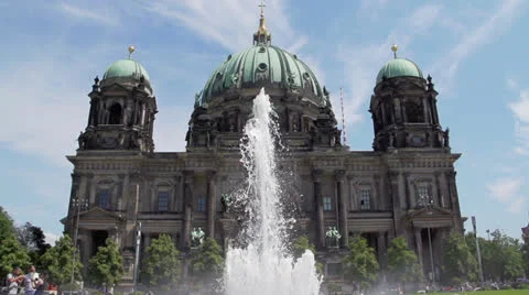 Fountain in front of cathedral of Berlin Stock Footage 25799512