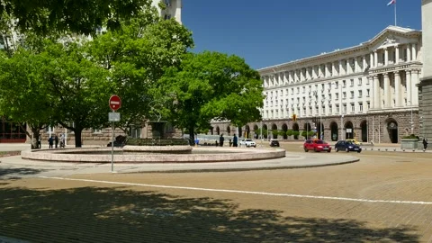 Fountain in front of The Presidency building in Sofia, Bulgaria at daylight.. Stockbeeldmateriaal 152631942