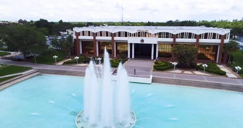 Fountain in the garden in front of library building Video stock 83691007