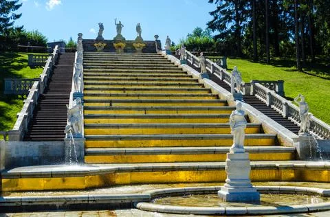 Fountain in the garden in peterhof Stock Photos