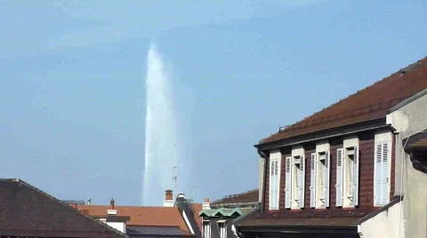 Fountain of Geneva above roofs Video stock 708985
