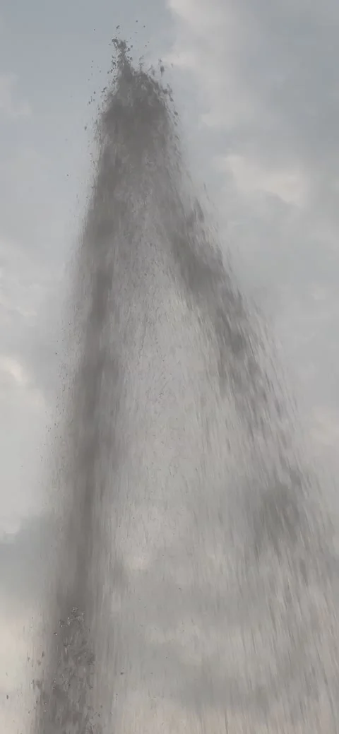 The fountain is gushing from the high-pressure pipe. -footage Stock Footage 146724907