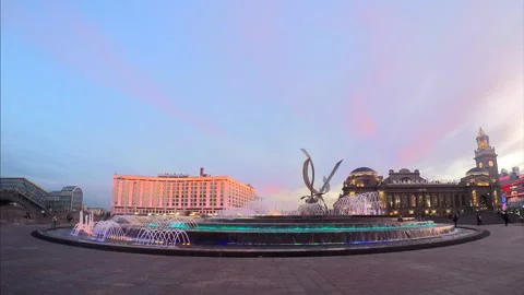 Fountain with light in the evening at sunset timelapse Stock Footage 87213039